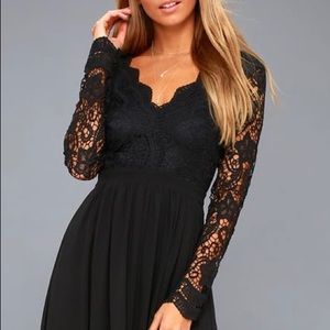 Lulu’s Lace Long Sleeve Backless Dress
